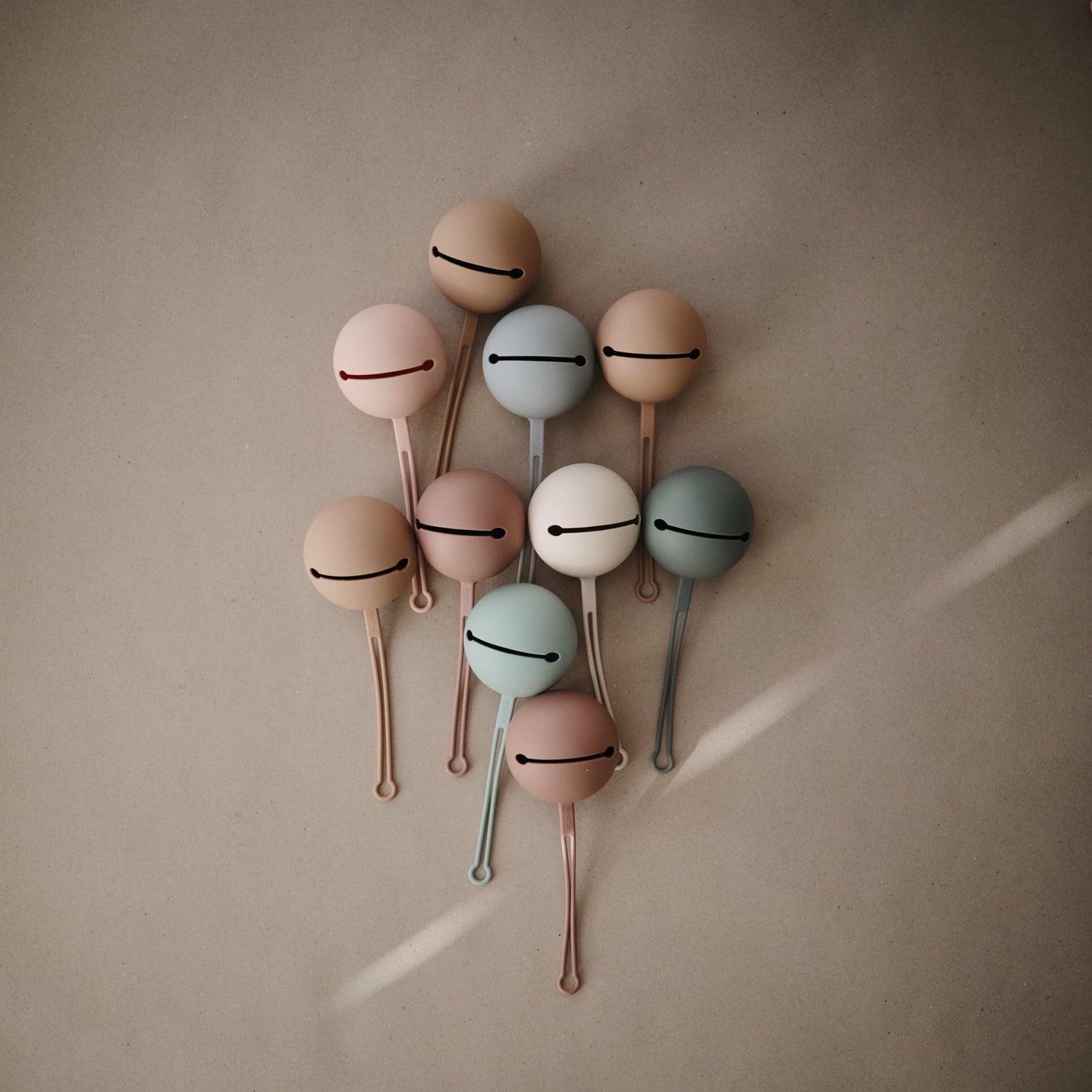 Mushie Schnullerbox Taupe