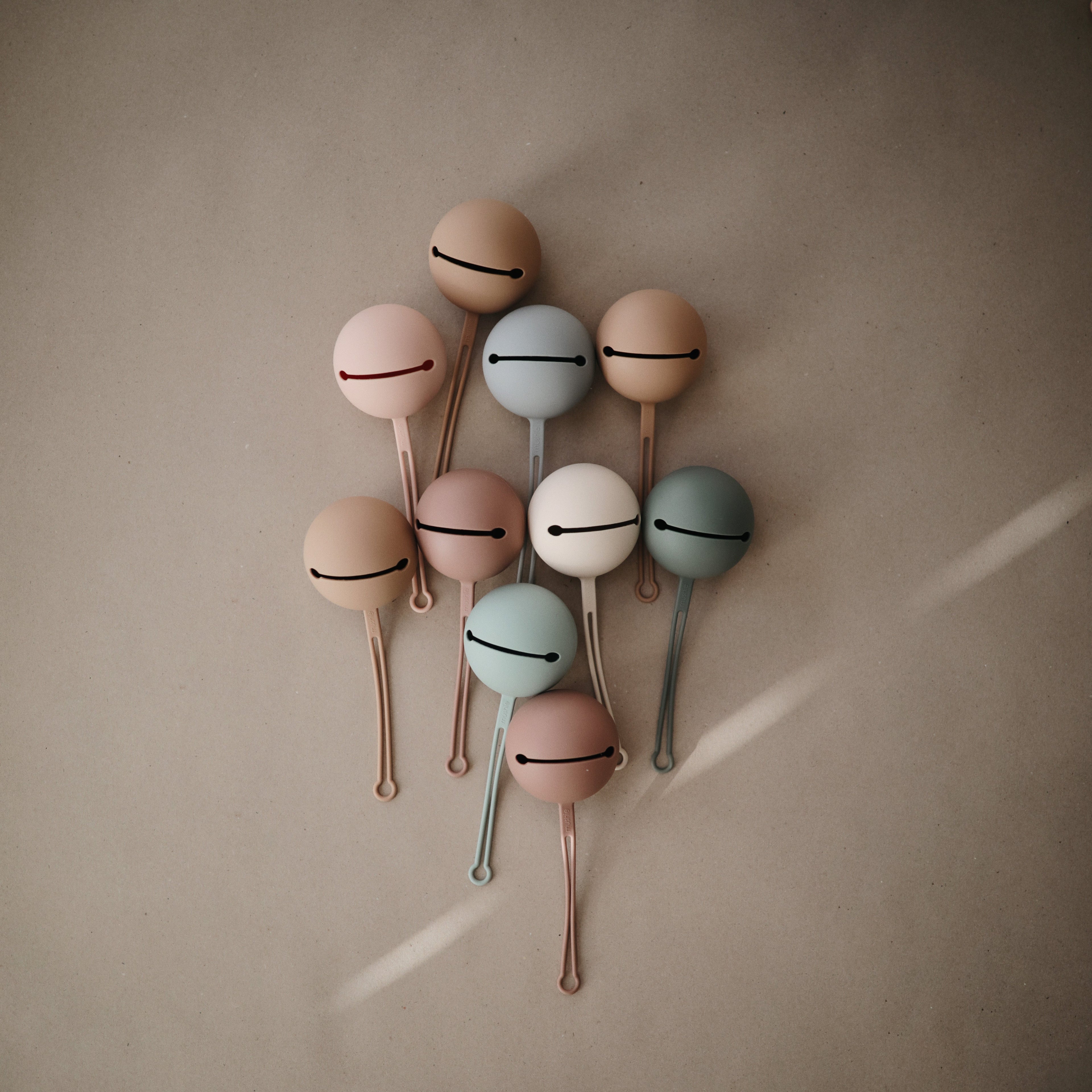 Mushie Schnullerbox Taupe