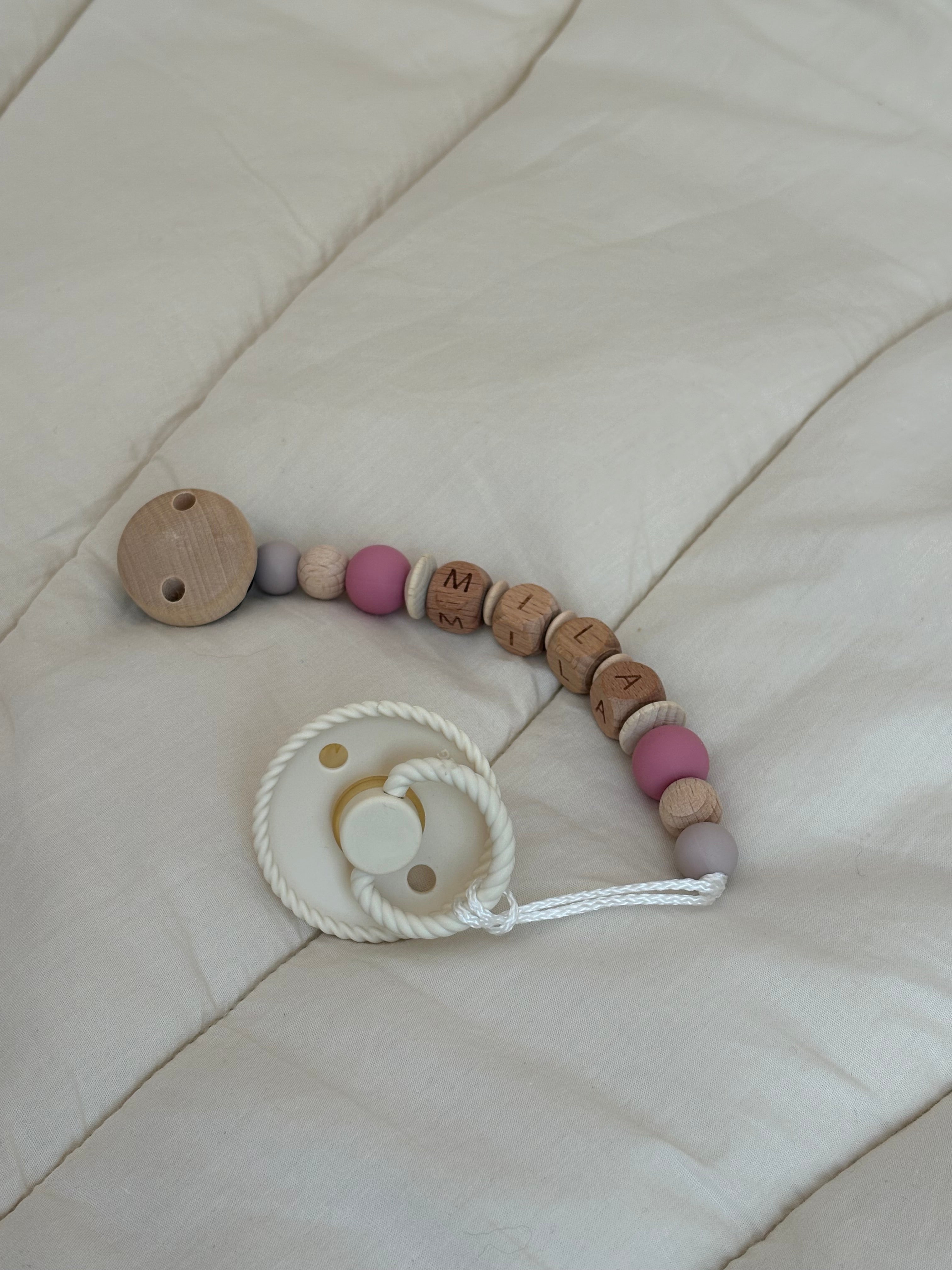 Schnullerkette mit Namen personalisiert &quot;Mila“