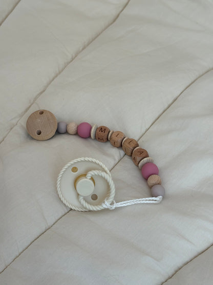 Schnullerkette mit Namen personalisiert &quot;Mila“