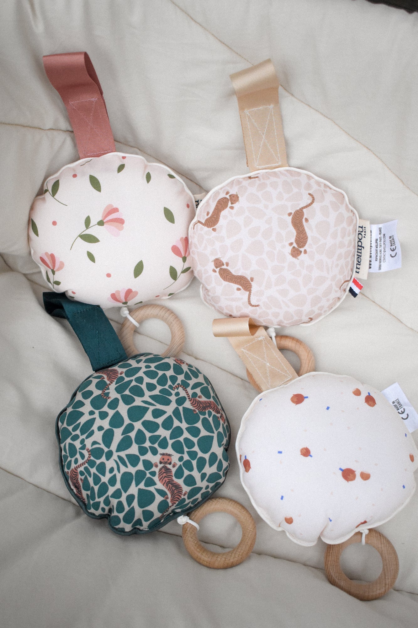 Personalisierbare Spieluhr mit Haselnussmuster "La Boum"