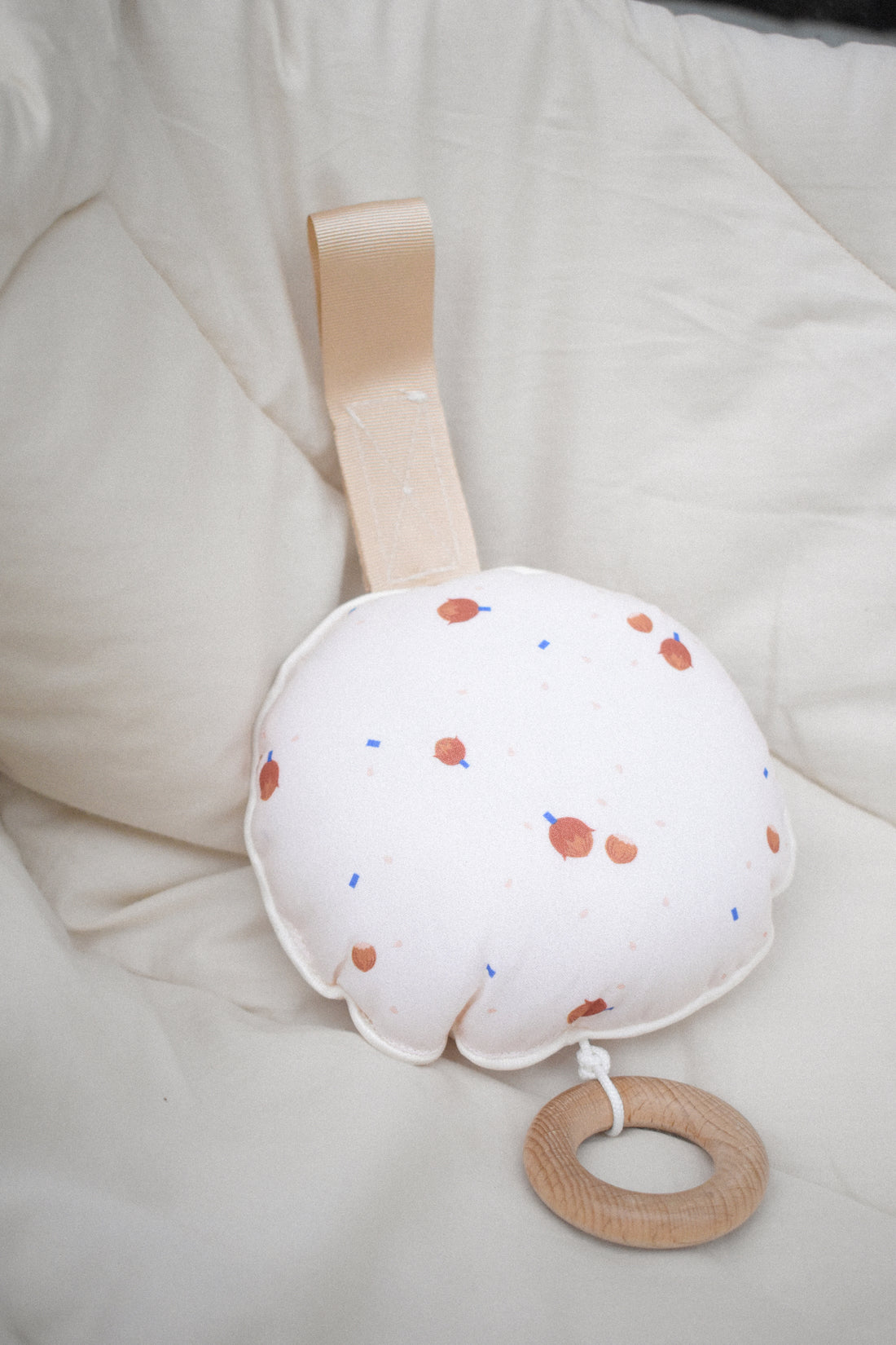 Personalisierbare Spieluhr mit Haselnussmuster &quot;La Boum&quot;