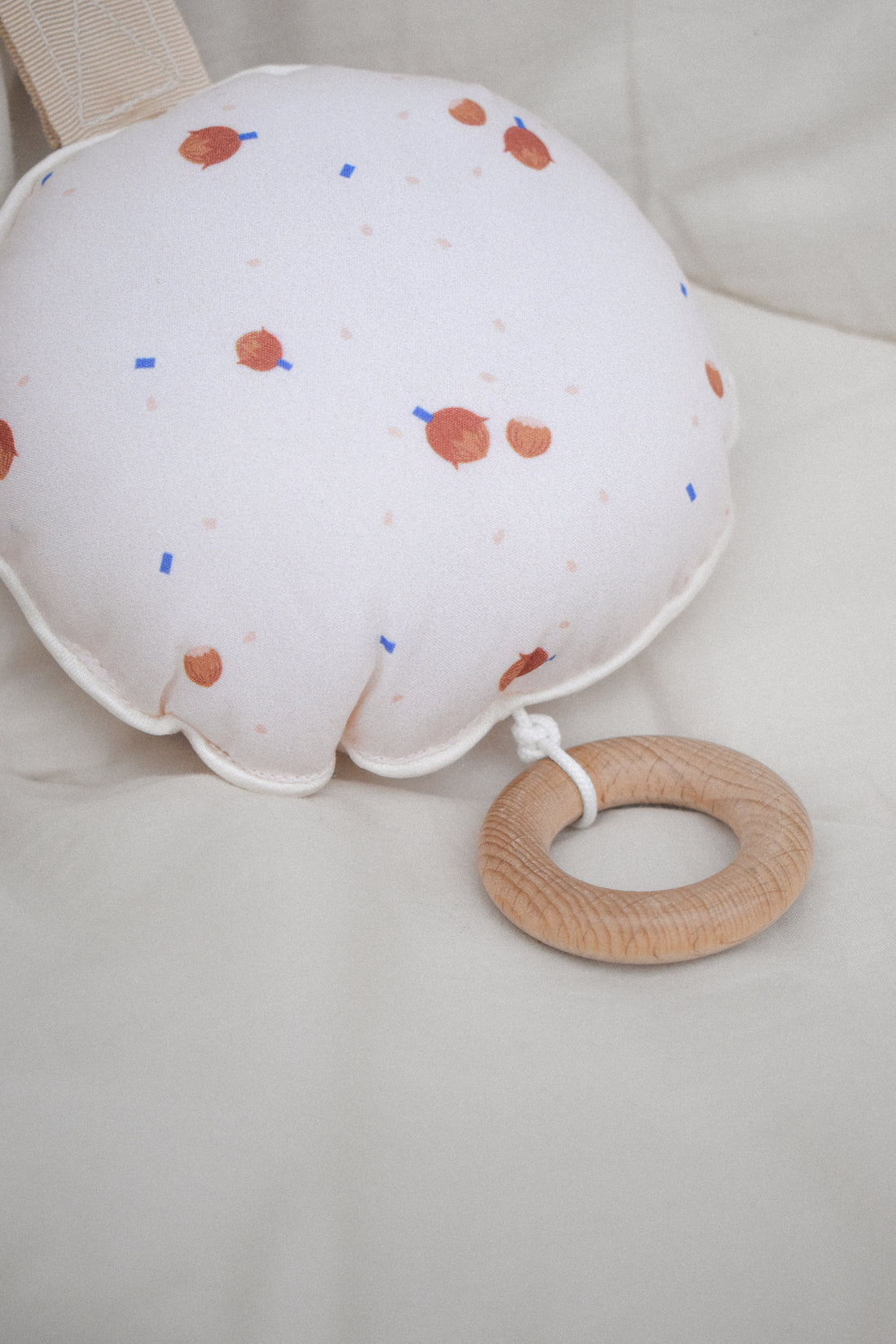 Personalisierbare Spieluhr mit Haselnussmuster &quot;La Boum&quot;