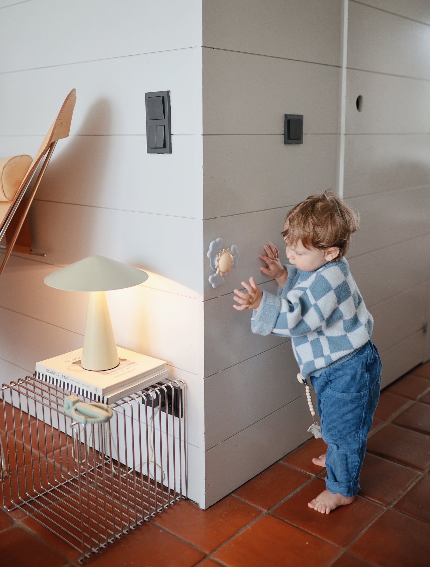 Mushie Spinner Sonne Lernspielzeug mit Saugnapf