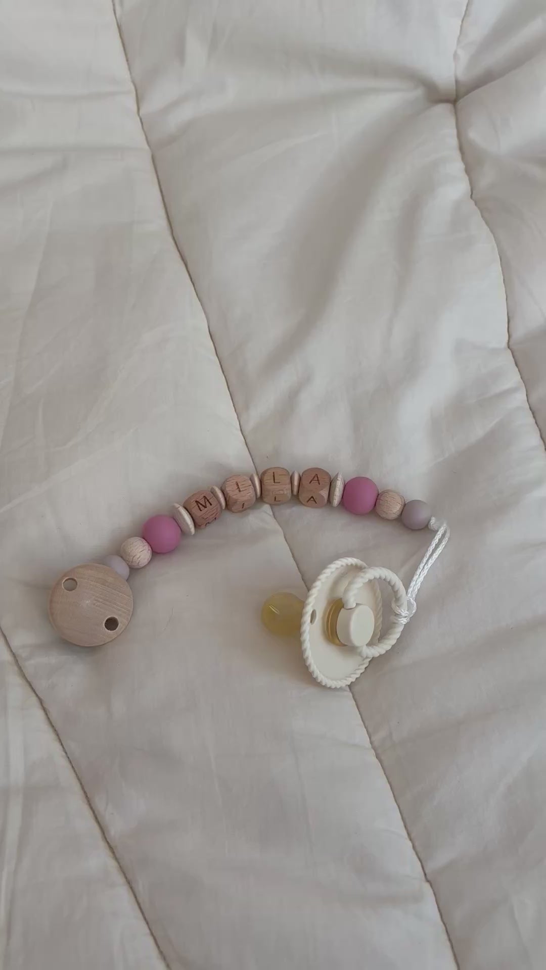 Schnullerkette mit Namen personalisiert &quot;Mila“
